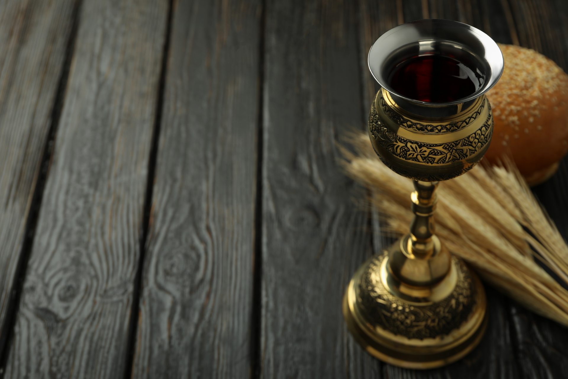 conceito-ou-composicao-do-espaco-eucaristico-para-texto-foto-gratuita